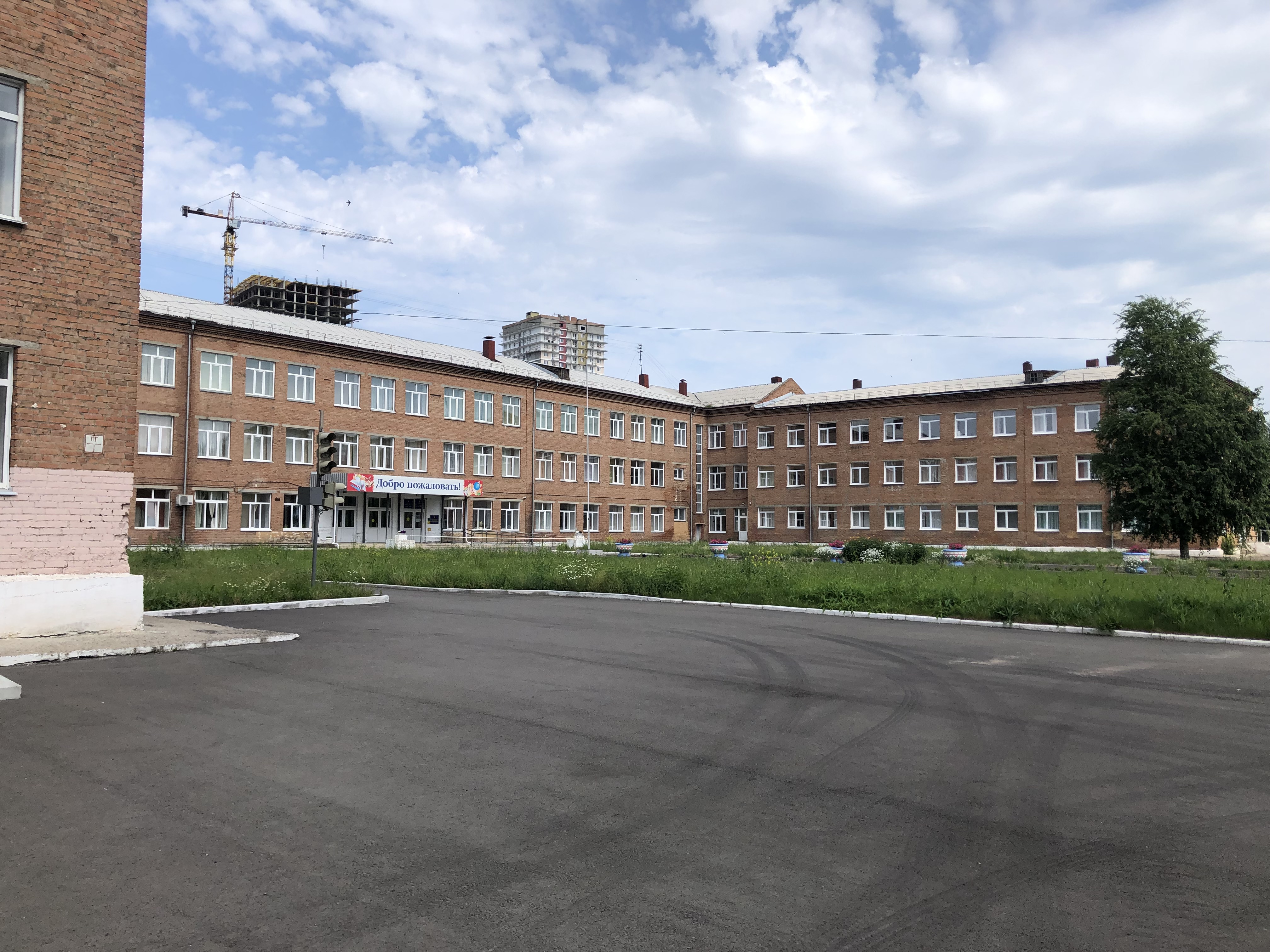 Фотография школы.